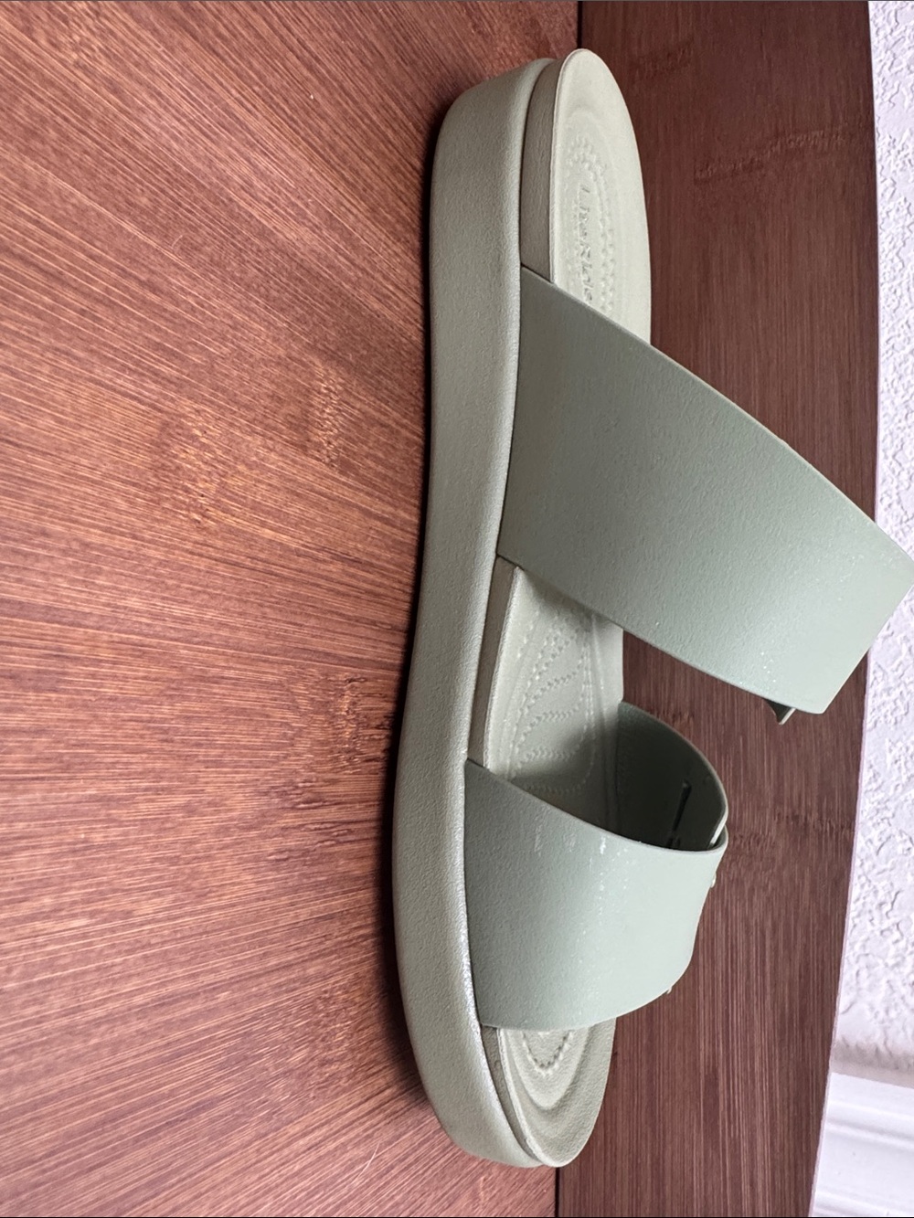 CROCS Brooklyn Buckle Low Sandals, Cargo Green - size 9 - Picture 5 of 8